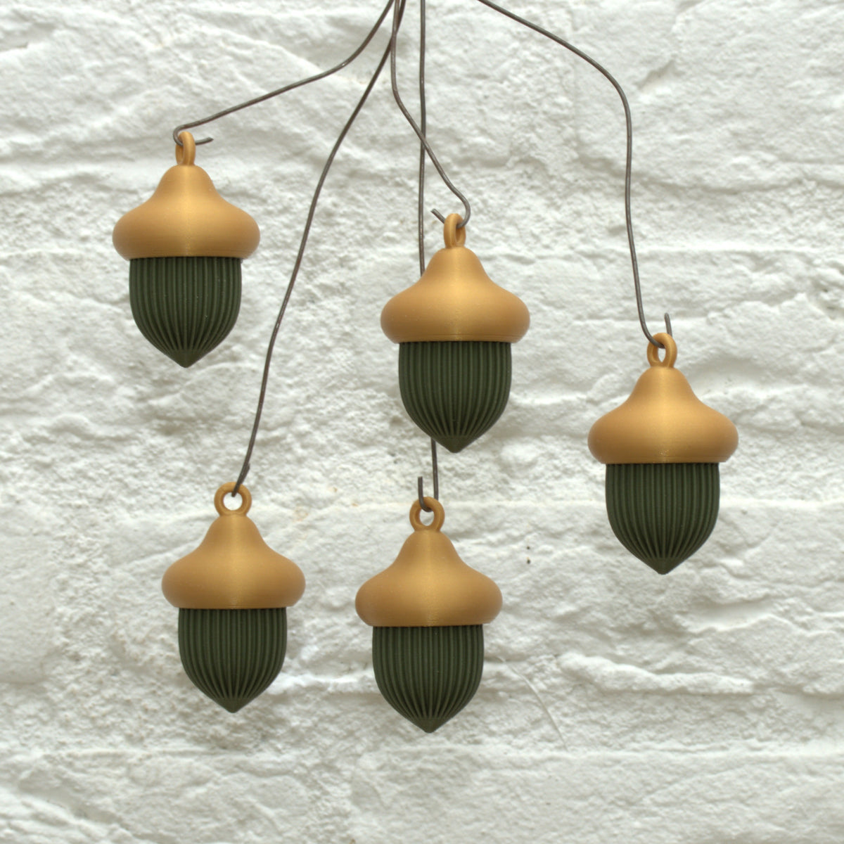 Decoratieve Eikels | set van 5 geribbeld meerdere kleuren met oog om op te hangen kerstdecoratie