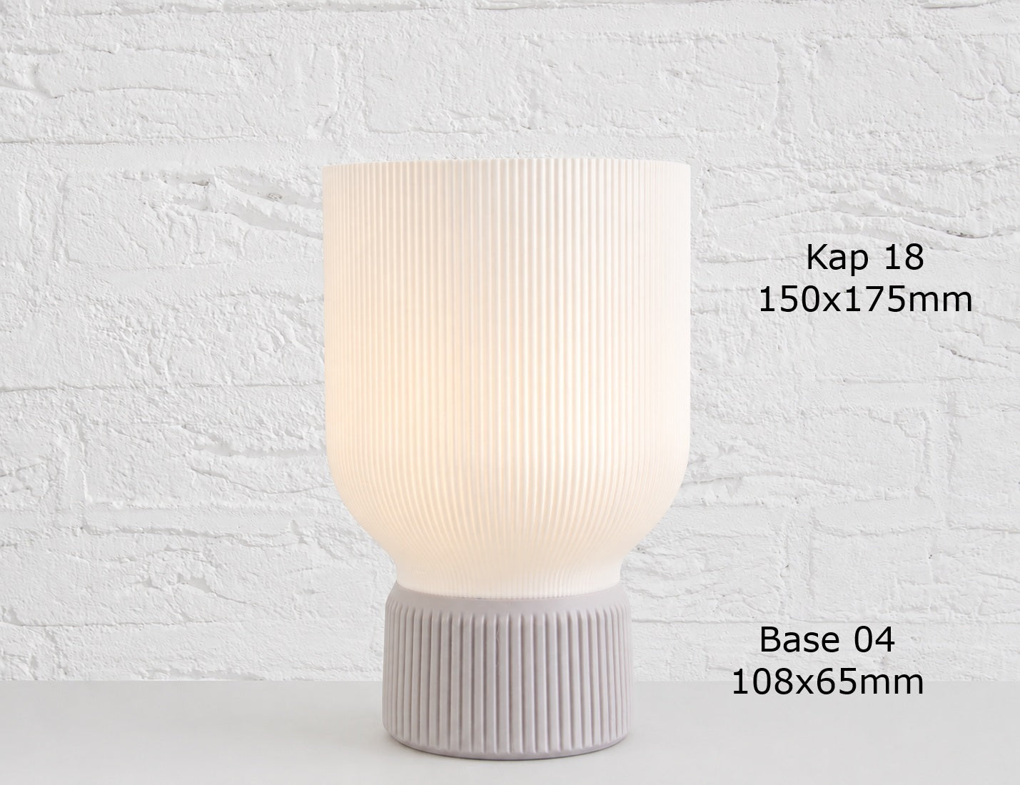 Tafellamp LEAH base 04 cilinder kleur beige met tulp kap kleur wit